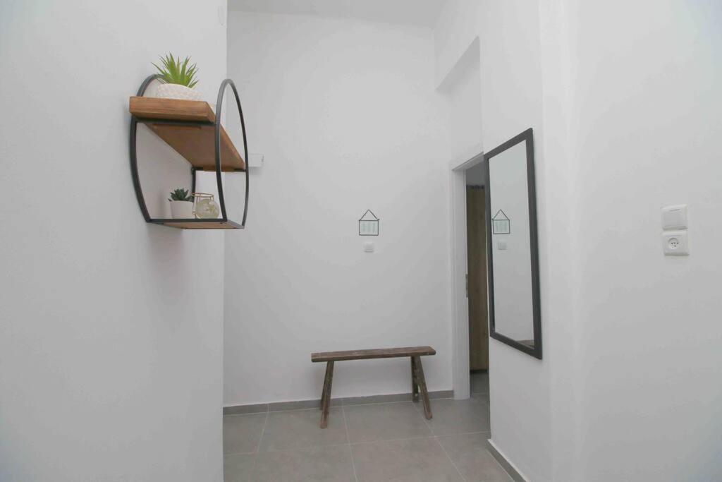 Apartment 4 Steps From The