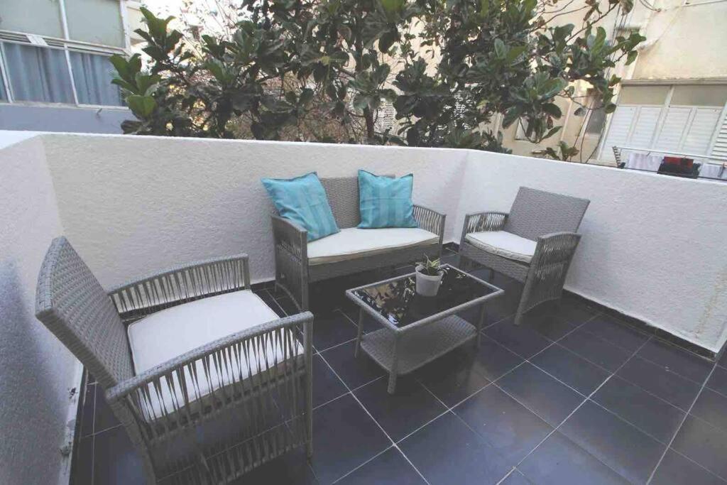 4 Steps From The Apartment Tel Aviv